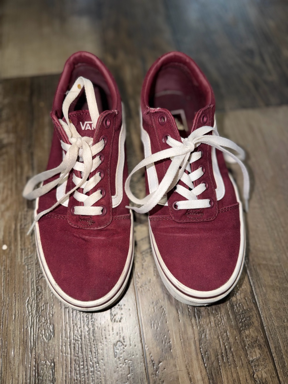 Vans woman Maroon Canvas Low-Top Sneakers with White Stripe